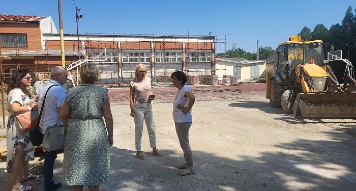 Predsednica opštine Anka Simin Damjanov obišla radove na rekonstrukciji OŠ „Zoran Petrović“ u Sakulama