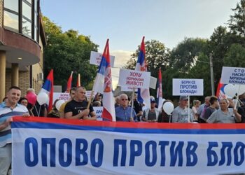 Građani Opova poručili: „Dosta je blokada – potrebni su nam mir i stabilnost“