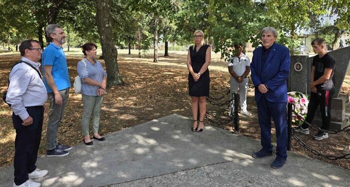 Polaganje venaca u Barandi