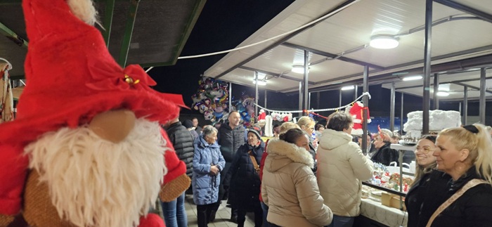 Održan Novogodišnji noćni bazar