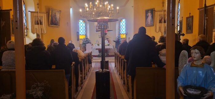 Služena božićna misa u rimokatoličkoj crkvi u Opovu