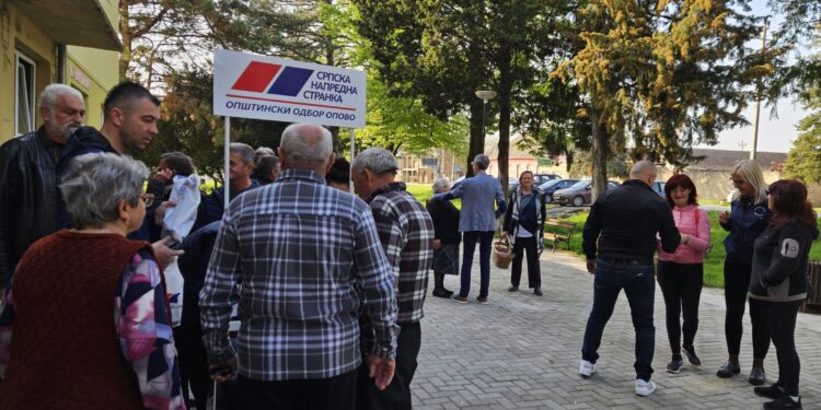 Zajedno sa građanima – SNS predstavila planove na štandu u Barandi