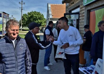 Tokom vikenda Opštinski odbor SNS Opovo održao štandove u Barandi i Sakulama
