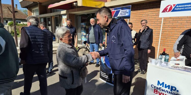 Razgovor sa građanima u Sefkerinu: Održan štand Opštinskog odbora Srpske napredne stranke Opovo