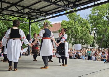 Etno bazar okupio brojne izlagače i folkloraše u okviru „Dana opštine Opovo“