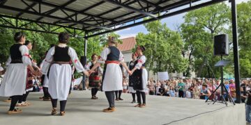 Etno bazar okupio brojne izlagače i folkloraše u okviru „Dana opštine Opovo“