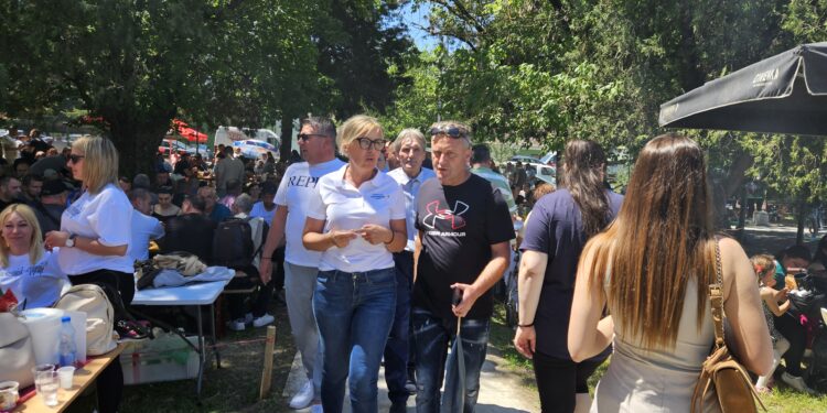 Baranda mirisala na gulaš: Velika posećenost i sjajna atmosfera na „Danimа opštine Opovo“