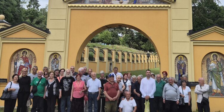 Druženje, duhovnost i tradicija: Organizovan izlet za penzionere sa teritorije naše opštine