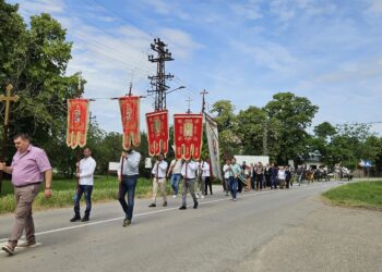U duhu vere i zajedništva održana Duhovska litija u Sakulama