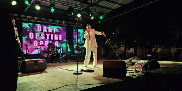 Dani opštine Opovo: Održan koncert Višnje Petrović i Petra Mitića