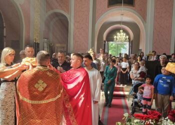 Rezanjem kolača i Svetonikoljskom litijom obeležena hramovna slava i Dan opštine Opovo