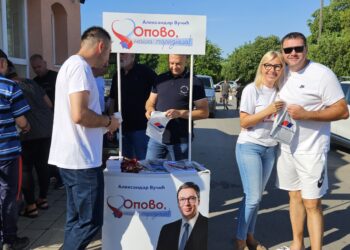 Nastavljena neposredna komunikacija sa građanima: Održani štandovi SNS Opovo širom opštine