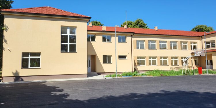 Izvršena primopredaja radova na rekonstrukciji Osnovne škole „Zoran Petrović“ u Sakulama