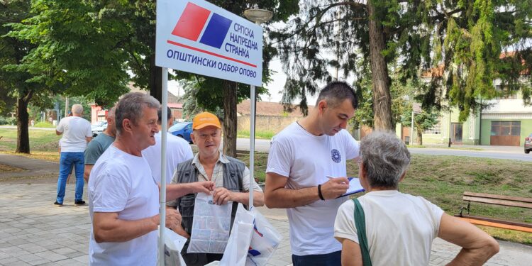 Nastavljena neposredna komunikacija sa građanima: Održani štandovi SNS Opovo u Opovu i Barandi