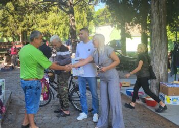 OO SNS Opovo nastavlja razgovore sa građanima – štandovi održani u Opovu, Sakulama i Barandi