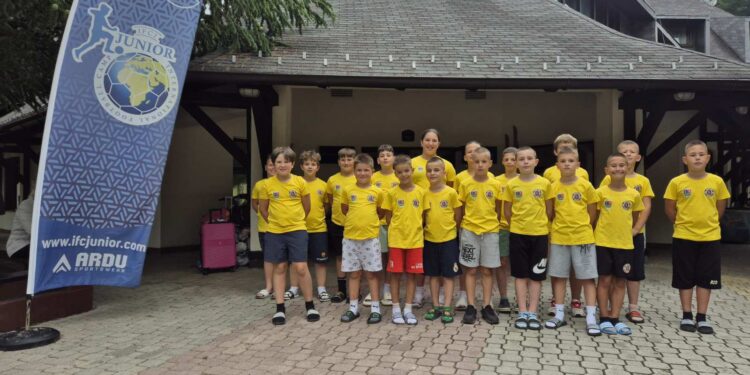 Opština Opovo uz mlade sportiste: Spartanci otputovali na letnji kamp na Kopaoniku