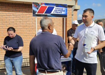 Sefkerin i Baranda: Nastavljeni razgovori sa građanima na štandovima SNS