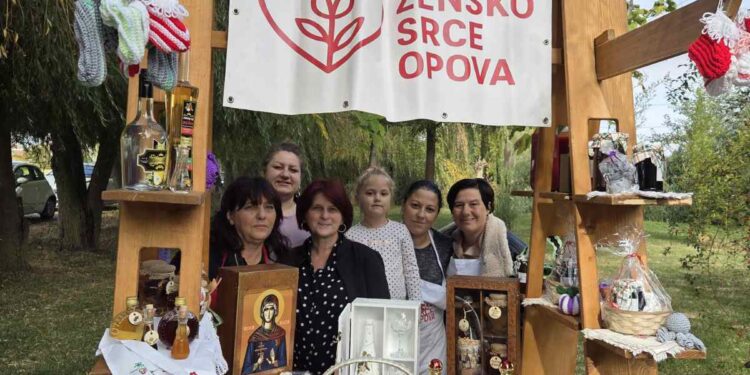 Udruženja žena na bazaru u Crepaji
